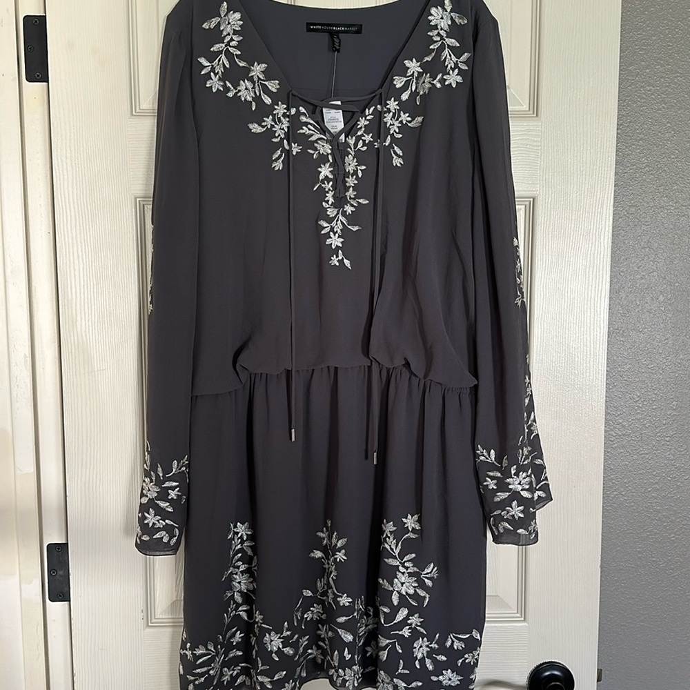 🩶 Women’s never worn grey and floral embroidered dress. 🩶